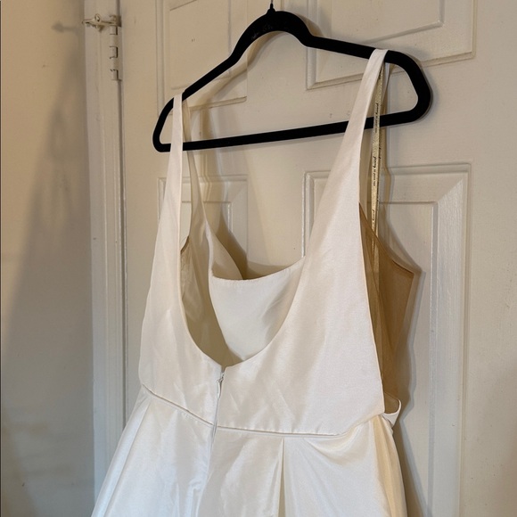 Jenny by Jenny Yoo Lawrence Square-Neck Open-Back Taffeta
Wedding Gown - Picture 14 of 17